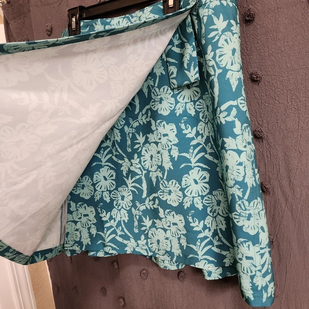 RIPSKIRT Swim Skirt Cover-up Womens Medium Hibiscus Green Floral Hawaiian Mini